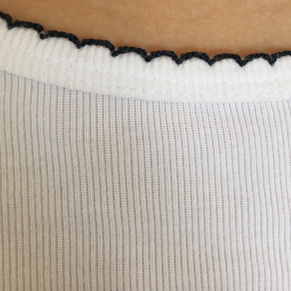 Brandy Melville top with black details on the neck - Picture 3 of 3